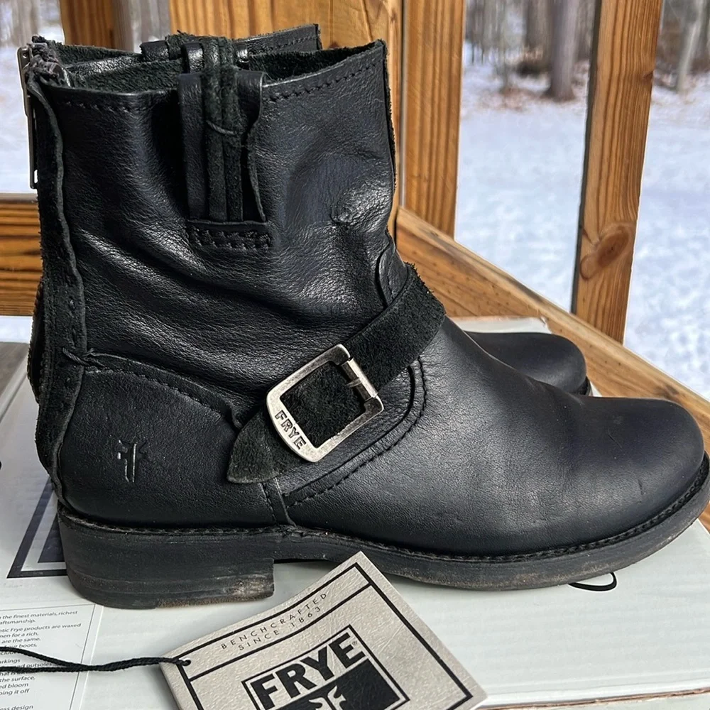 Frye Vicky Artisan Back Zip Distressed Boots  Moto Boots 9 🥳 Host Pick 🥳 - Picture 5 of 16